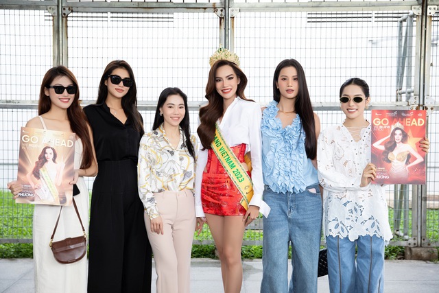 Lê Hoàng Phương ra Hà Nội dự thi Miss Grand International 2023 - Ảnh 1.