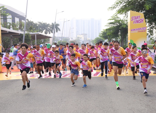 Hơn 4000 người tham gia giải chạy tiếp sức Aeon Ekiden 2023 - Ảnh 1.
