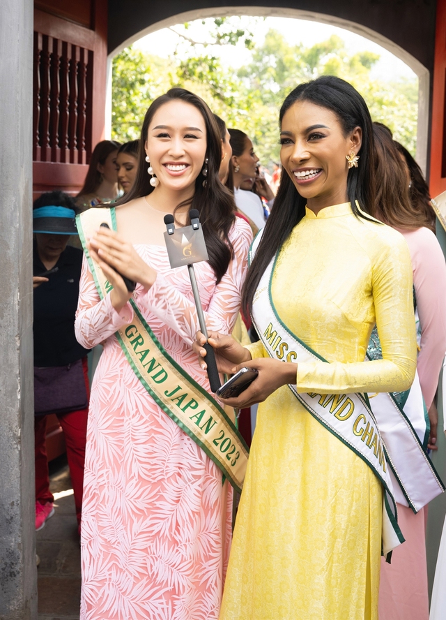 Thí sinh Hoa hậu Hòa bình quốc tế 2023 duyên dáng áo dài thăm Hà Nội - Ảnh 11.