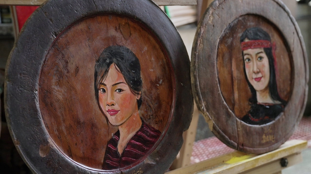 Họa sĩ vẽ tranh trên mâm gỗ và tình yêu với văn hóa truyền thống - Ảnh 10.