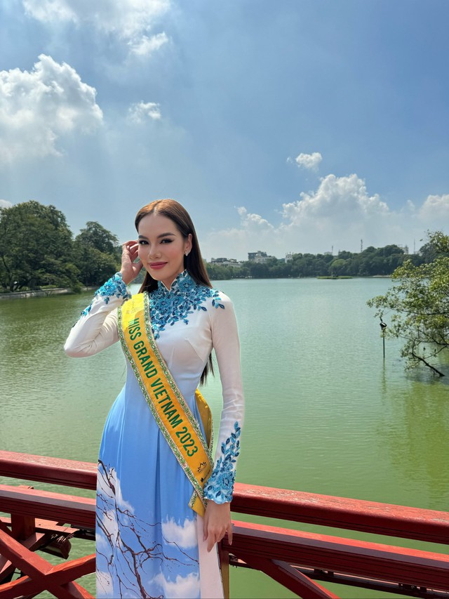 Thí sinh Hoa hậu Hòa bình quốc tế 2023 duyên dáng áo dài thăm Hà Nội - Ảnh 7.