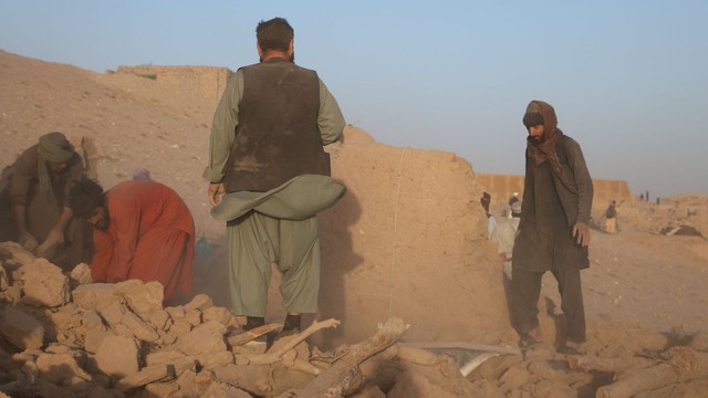 Số người tử vong trong trận động đất ở Afghanistan tăng lên 2.445 - Ảnh 1.