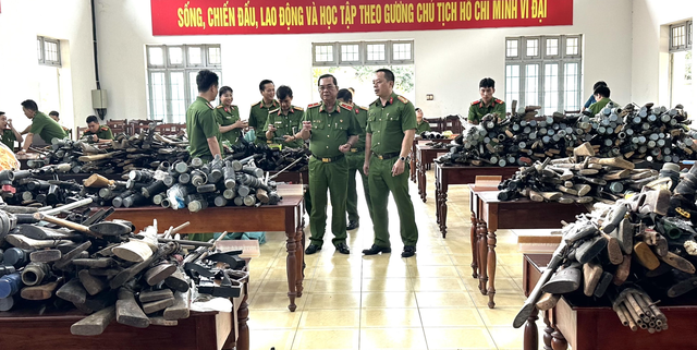 Công an Đắk Lắk kêu gọi người dân giao nộp nhiều loại vũ khí - Ảnh 1.