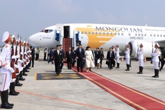Tổng thống Mông Cổ đến Hà Nội, bắt đầu chuyến thăm cấp Nhà nước tới Việt Nam - Ảnh 3.