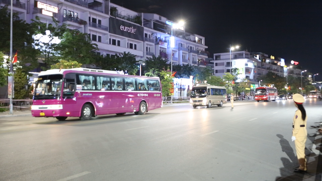  Xe du lịch tự lái từ Trung Quốc sẽ di chuyển vào tới TP Hạ Long cua Quảng Ninh