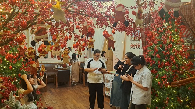 Trung tâm thương mại, quán cafe tại TP Hồ Chí Minh trang hoàng Giáng Sinh sớm để hút khách - Ảnh 4.