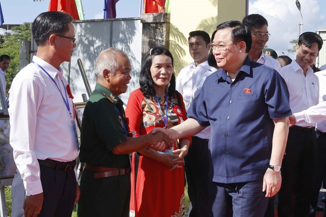 Chủ tịch Quốc hội Vương Đình Huệ dự Ngày hội Đại đoàn kết toàn dân tộc ở khu dân cư tại Đà Nẵng - Ảnh 1.