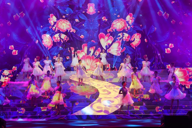 Noo Phước Thịnh thiêu đốt sân khấu với ca khúc sáng tác mới của Khắc Hưng - Ảnh 2.