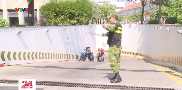 TP Hồ Chí Minh diễn tập phòng cháy chữa cháy, cứu hộ cứu nạn nhà cao tầng - Ảnh 4.