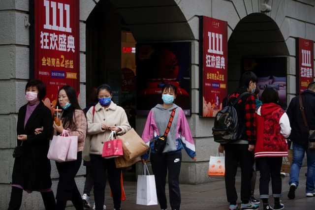 Doanh số bán hàng ngành bán lẻ Trung Quốc dịp lễ Độc thân tăng trưởng tích cực - Ảnh 1.