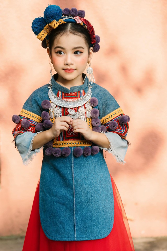 Gương mặt nhỏ tuổi nhất trình diễn tại Tuần lễ thời trang quốc tế Việt Nam 2023 - Ảnh 6.