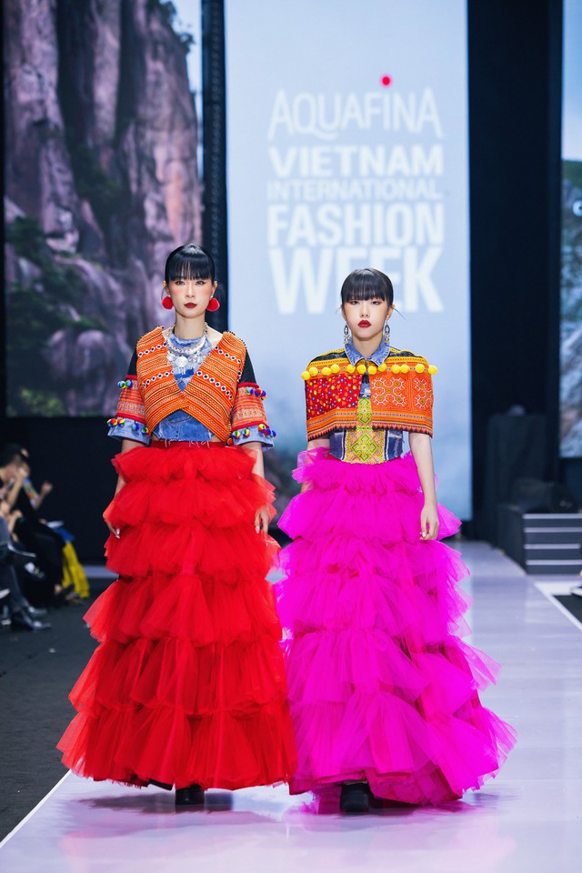 Gương mặt nhỏ tuổi nhất trình diễn tại Tuần lễ thời trang quốc tế Việt Nam 2023 - Ảnh 1.