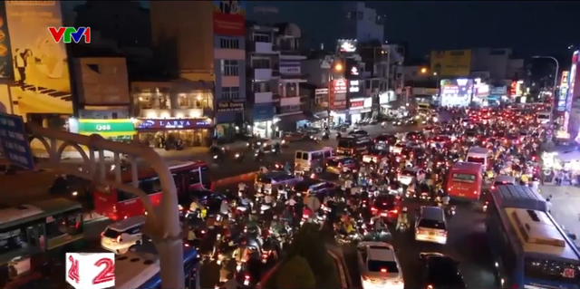 TP Hồ Chí Minh: Tái diễn tình trạng kẹt xe hàng giờ tại ngã tư Hàng Xanh - Ảnh 3.