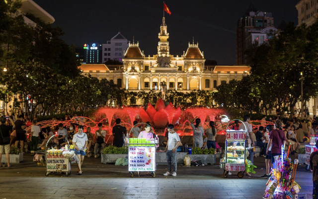 TP Hồ Chí Minh: Đề xuất thí điểm kinh doanh ẩm thực có thu phí tại phố đi bộ Nguyễn Huệ - Ảnh 1.