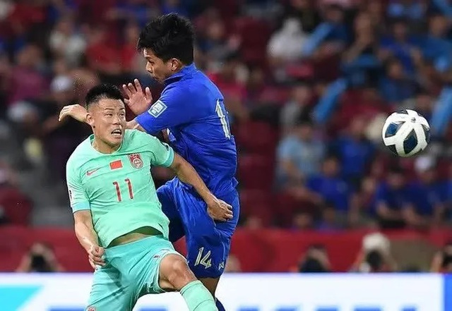ĐT Thái Lan thua ngược ĐT Trung Quốc trận ra quân vòng loại World Cup 2026 - Ảnh 1.