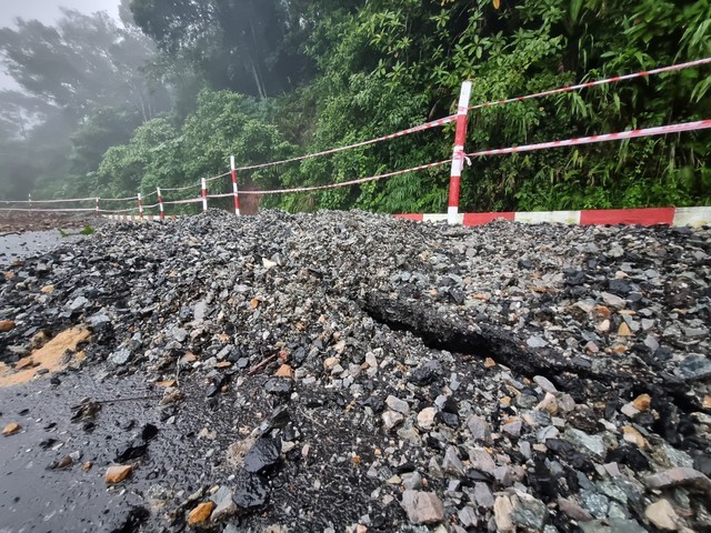 Khẩn trương khắc phục thiệt hại do mưa lũ tại huyện Kon Plông, Kon Tum - Ảnh 2.