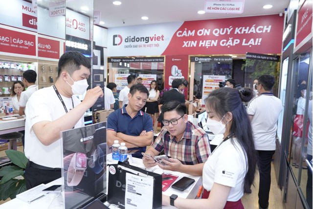Trong làn sóng giá rẻ, Di động Việt liên tục tăng trưởng doanh số - Ảnh 1.