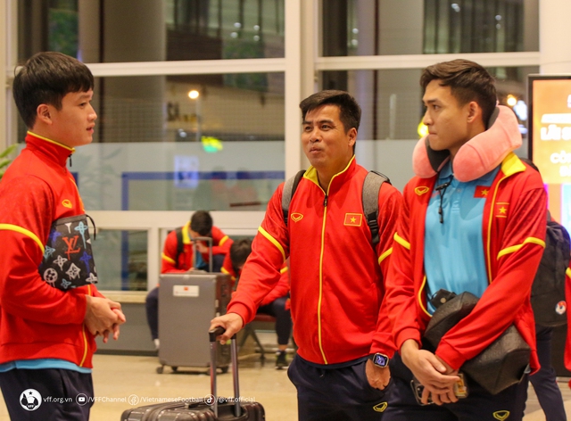 Đội tuyển Việt Nam đã trở về Hà Nội, chuẩn bị cho trận đấu với đối thủ mạnh Iraq - Ảnh 9.