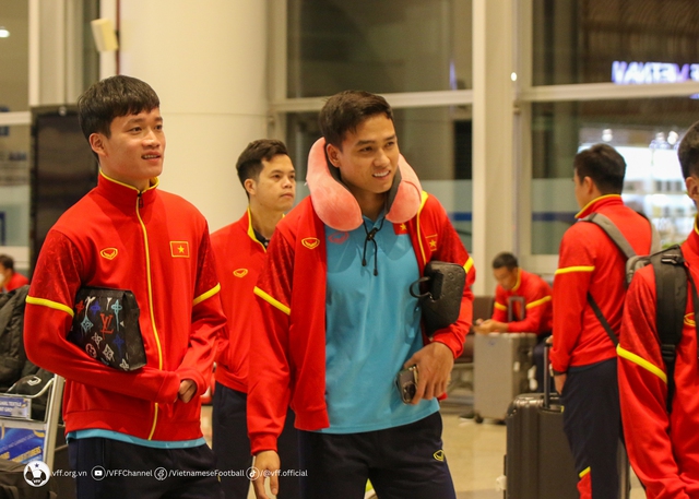 Đội tuyển Việt Nam đã trở về Hà Nội, chuẩn bị cho trận đấu với đối thủ mạnh Iraq - Ảnh 2.