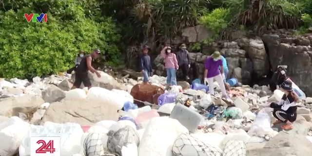 Bà Rịa - Vũng Tàu: Thu gom và xử lý 320 m3 rác thải đại dương tại Côn Đảo - Ảnh 1.