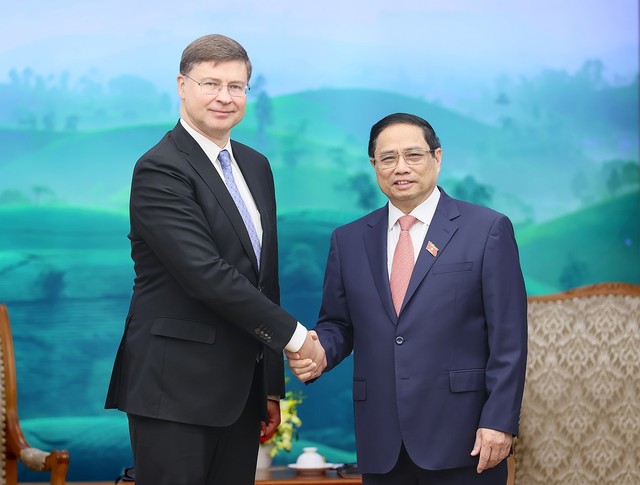 Thủ tướng Phạm Minh Chính tiếp Phó Chủ tịch Ủy ban châu Âu Valdis Dombrovski - Ảnh 1.