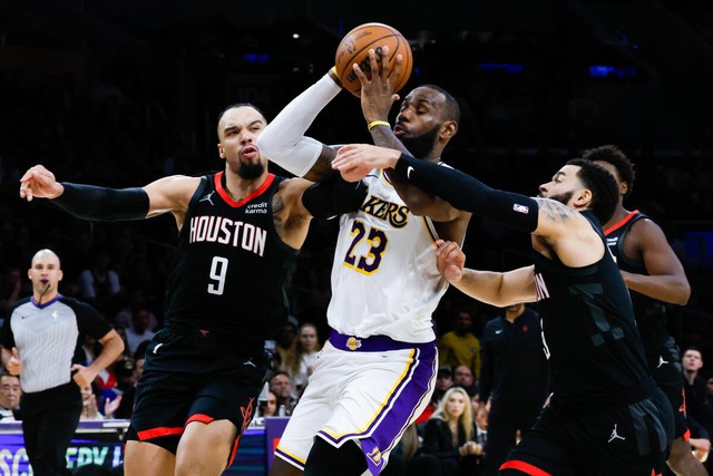 LeBron James tỏa sáng trong chiến thắng của Los Angeles Lakers - Ảnh 1.