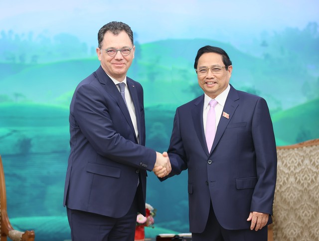 Thủ tướng Phạm Minh Chính tiếp Bộ trưởng Kinh tế, Doanh nghiệp và Du lịch Romania - Ảnh 1.