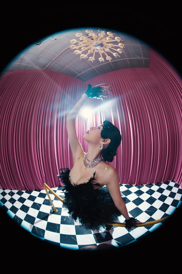 Phí Phương Anh phát hành MV Dancing Queen với thông điệp tích cực - Ảnh 1.