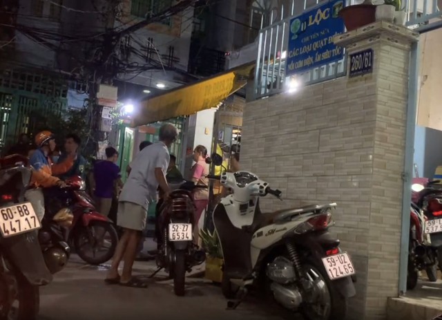 TP Hồ Chí Minh: Cháy nhà nghi bị phóng hỏa, 3 người tử vong - Ảnh 1.