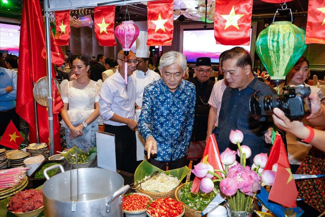 Đêm hội văn hóa ẩm thực ASEAN tại Singapore - Ảnh 1.