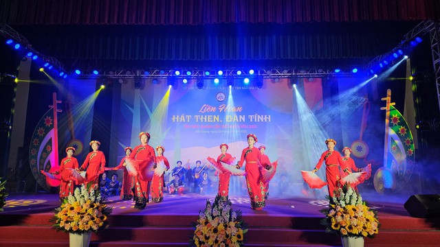 Hàng trăm nghệ nhân, diễn viên tham gia Liên hoan hát Then, đàn Tính lần đầu tại Bắc Giang - Ảnh 2.