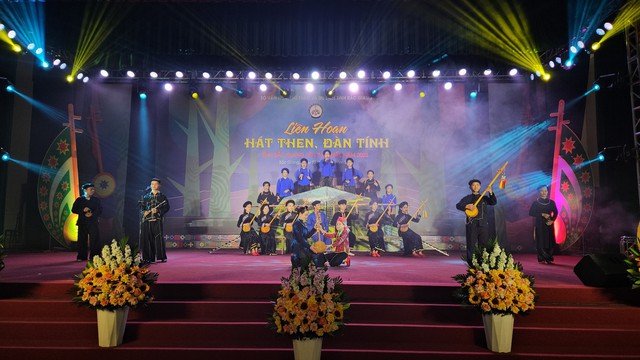 Hàng trăm nghệ nhân, diễn viên tham gia Liên hoan hát Then, đàn Tính lần đầu tại Bắc Giang - Ảnh 1.