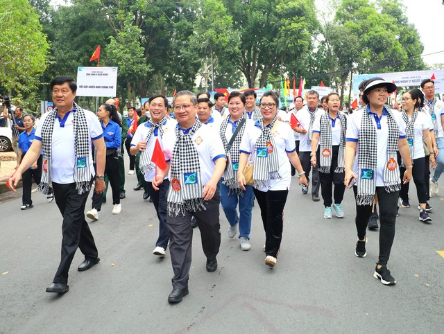 5.000 người đi bộ đồng hành vì người nghèo ở Cần Thơ - Ảnh 5.