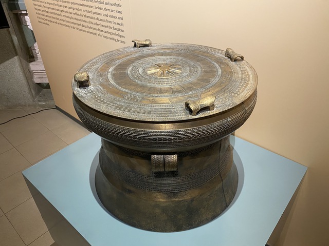 Trưng bày “Âm vang Đông Sơn”: Chiêm ngưỡng chiếc trống đồng có kích thước lớn nhất lịch sử và kỹ thuật chế tác đại tài - Ảnh 2.