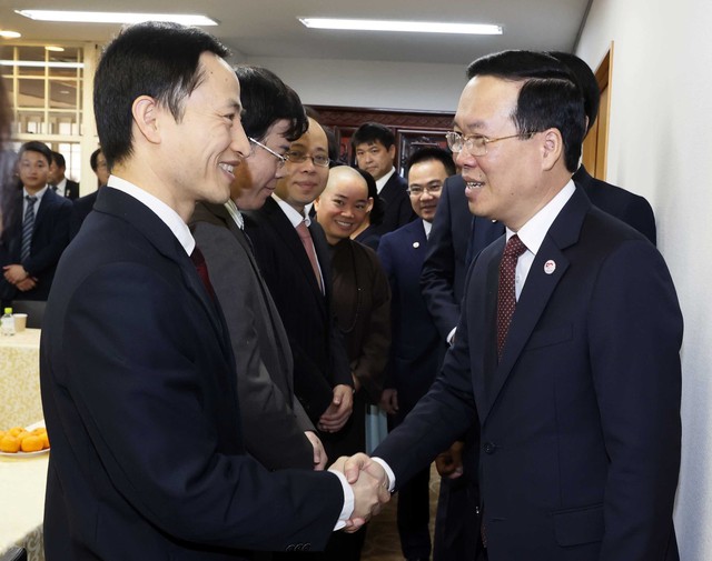 Chủ tịch nước thăm Đại sứ quán và gặp gỡ người Việt tại Nhật Bản - Ảnh 2.
