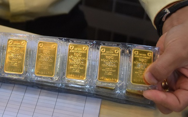 Giá vàng tăng vọt, sát mốc 73 triệu đồng/lượng - Ảnh 1.