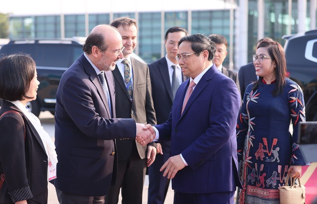 Thủ tướng Phạm Minh Chính lên đường dự COP28 tại UAE và thăm chính thức Thổ Nhĩ Kỳ - Ảnh 2.