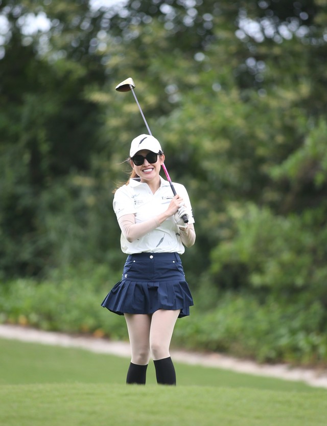 Hoa hậu Ngọc Hân, Á hậu Huyền My cùng dàn người đẹp khoe sắc ở giải golf huyền thoại   - Ảnh 10.