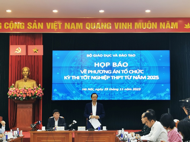 Từ 2025, thi tốt nghiệp THPT chỉ còn 4 môn, không bắt buộc thi Ngoại ngữ - Ảnh 1.