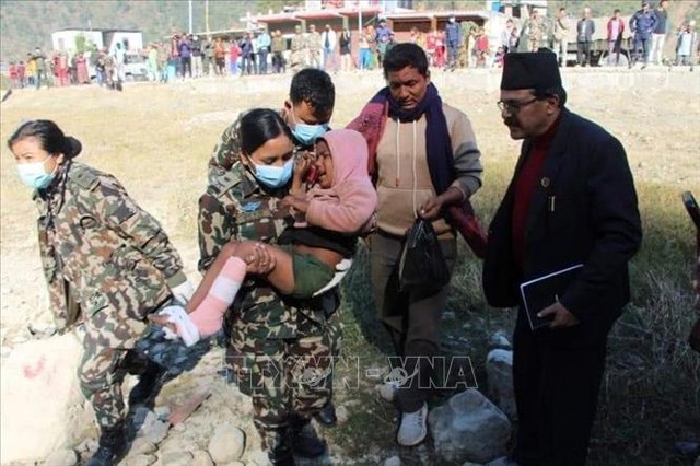 Động đất ở Nepal: Kết thúc hoạt động tìm kiếm, tập trung cứu trợ người sống sót - Ảnh 1.