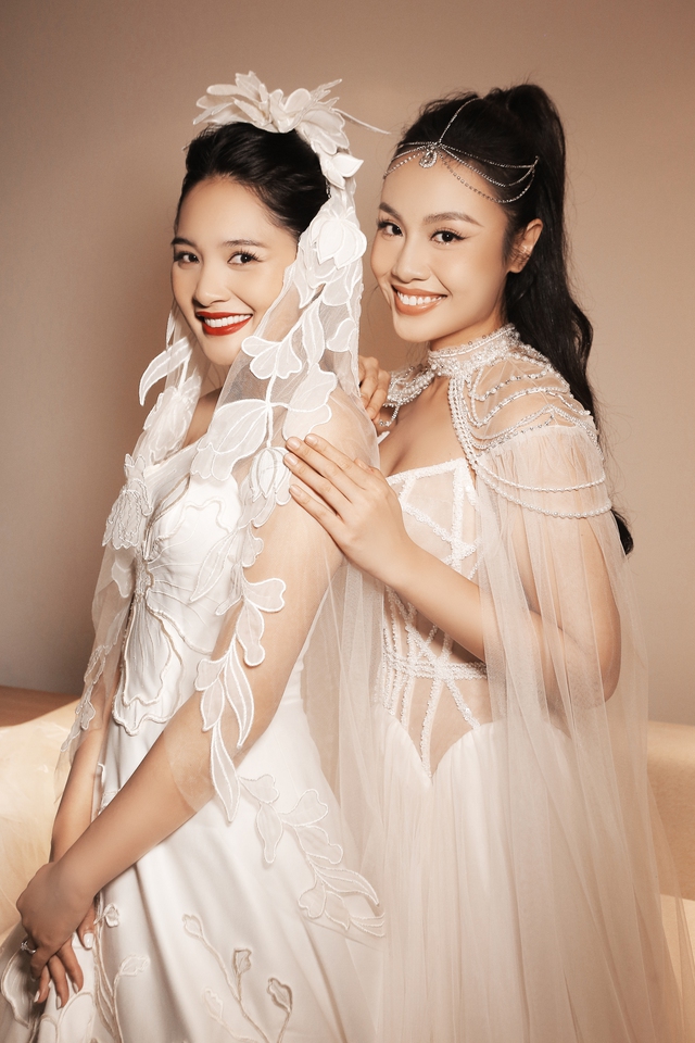 Diện váy cưới như nữ thần, Hoa hậu Hương Giang và Á hậu Thủy Tiên thu hút mọi ánh  nhìn - Ảnh 6.