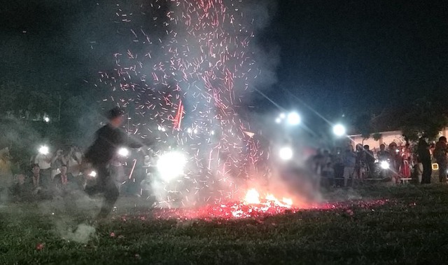 Hình ảnh nhảy lửa của người Pà Thẻn trong ngày hội Dân Tộc dưới 10.000 người tại Lai Châu - Ảnh 3.