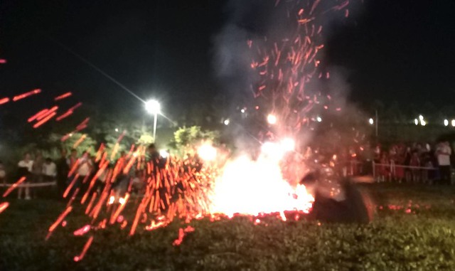 Hình ảnh nhảy lửa của người Pà Thẻn trong ngày hội Dân Tộc dưới 10.000 người tại Lai Châu - Ảnh 4.