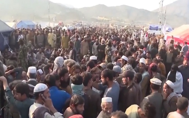 Pakistan trục xuất hàng nghìn người Afghanistan di cư trái phép - Ảnh 1.