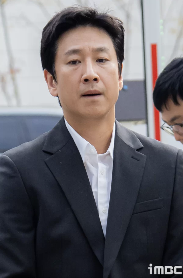 Báo Hàn cáo buộc cố diễn viên Lee Sun Kyun là vật hiến tế cho cảnh sát và truyền thông - Ảnh 1.