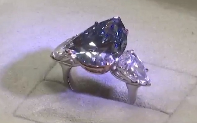Đấu giá viên kim cương xanh quý hiếm với giá 43,8 triệu USD - Ảnh 1.