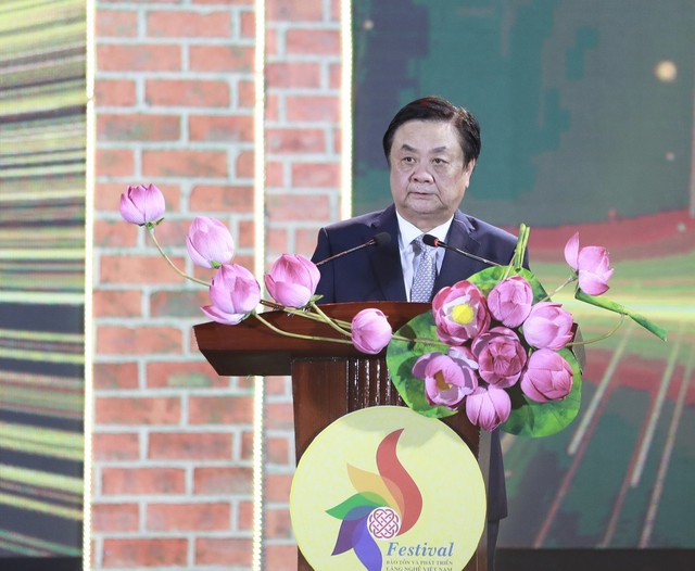 Chủ tịch Quốc hội dự khai mạc Festival Bảo tồn và phát triển làng nghề Việt Nam năm 2023 - Ảnh 1.
