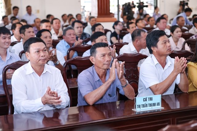 Thủ tướng Phạm Minh Chính tiếp xúc cử tri sau kỳ họp thứ 6 Quốc hội khóa XV - Ảnh 6.