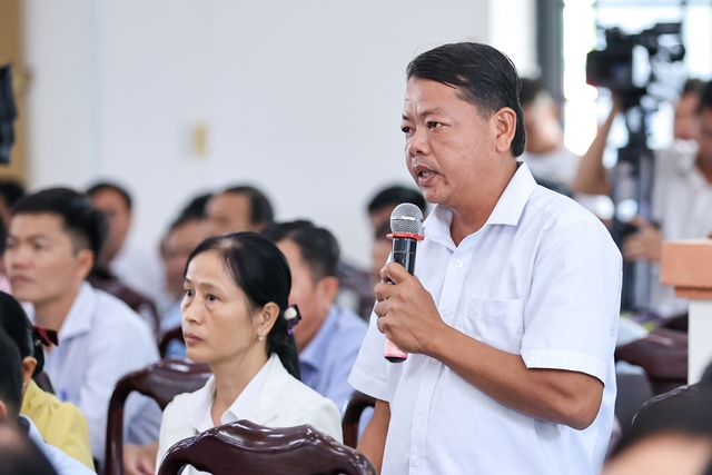 Thủ tướng Phạm Minh Chính tiếp xúc cử tri sau kỳ họp thứ 6 Quốc hội khóa XV - Ảnh 9.