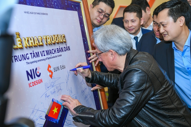 CEO Jensen Huang cam kết biến Việt Nam thành quê hương thứ hai của NVIDIA - Ảnh 1.